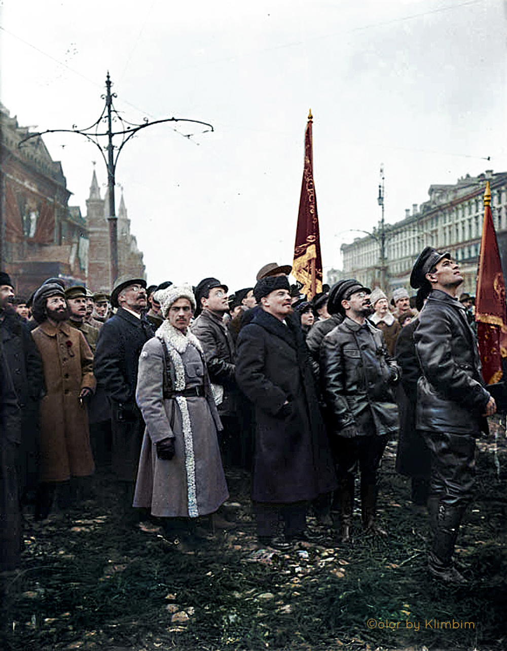 В россии после октябрьской и. Ленин 1917. Ленин на красной площади 1918.