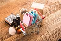 Потребители используют концепцию покупок в интернете Бесплатные Фотографии